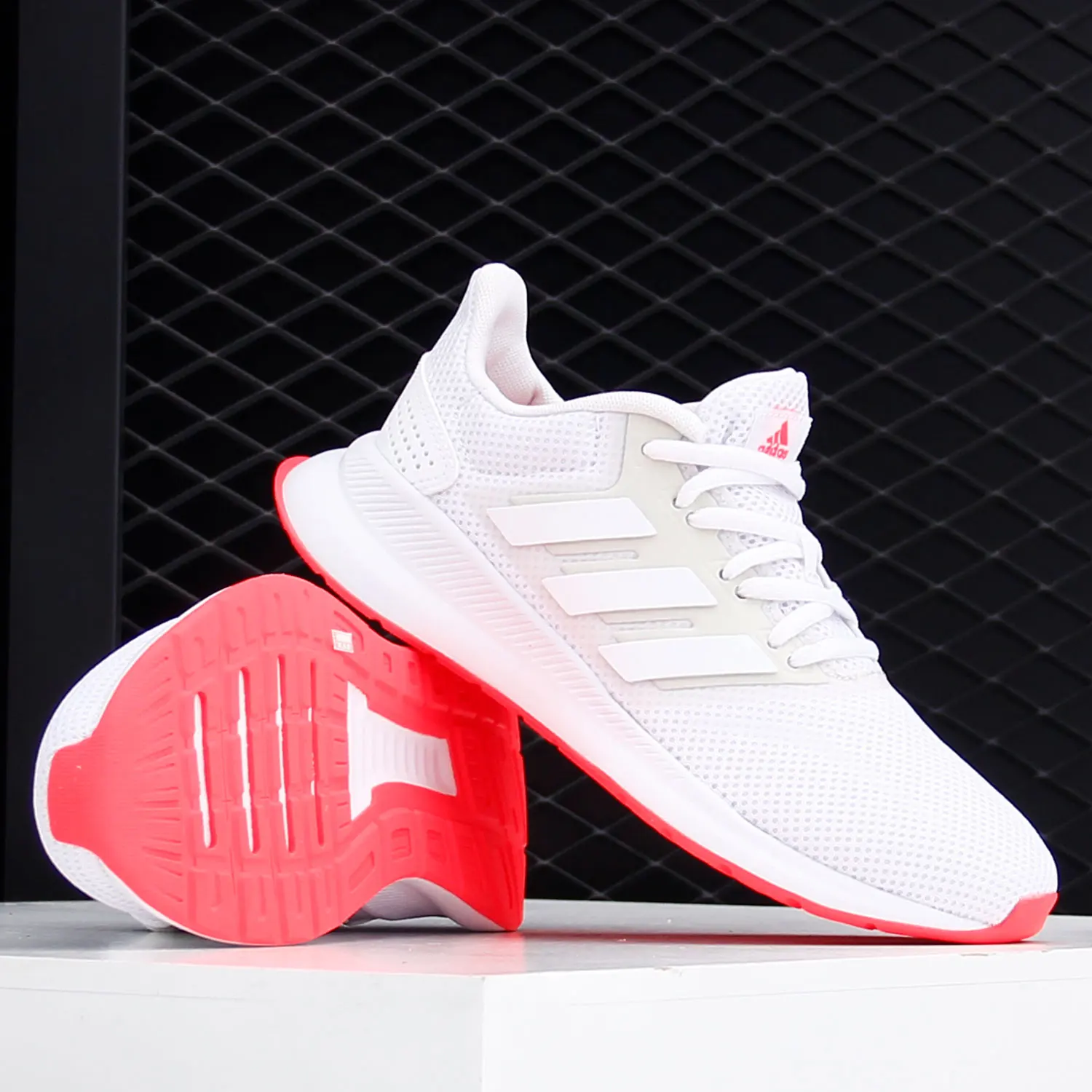 

Adidas Оригинальная новая женская повседневная тренировочная легкая удобная спортивная обувь для ходьбы FW5142