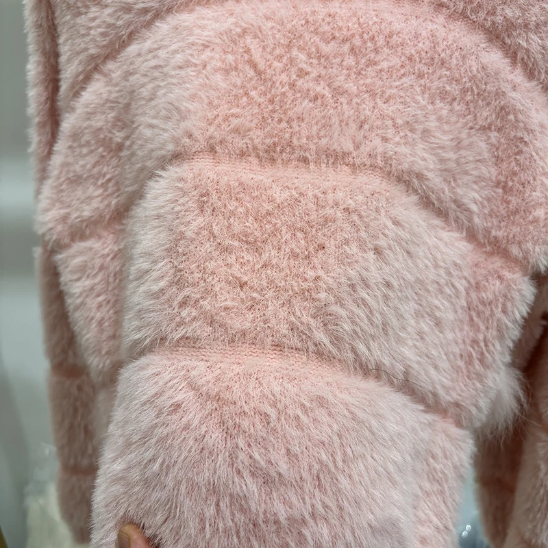2025 Cappotto a maniche lunghe lavorato a maglia maglione autunnale da ragazza con decorazione esterna in pelliccia di volpe naturale rosa da donna