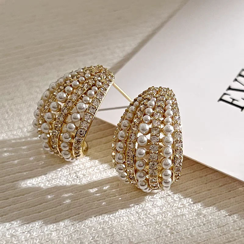 

French Minimalist Style Exquisite Pearl Hollow Sweet Bright Rhinestones 925 Silver Needle Earrings for Women Jewelry.