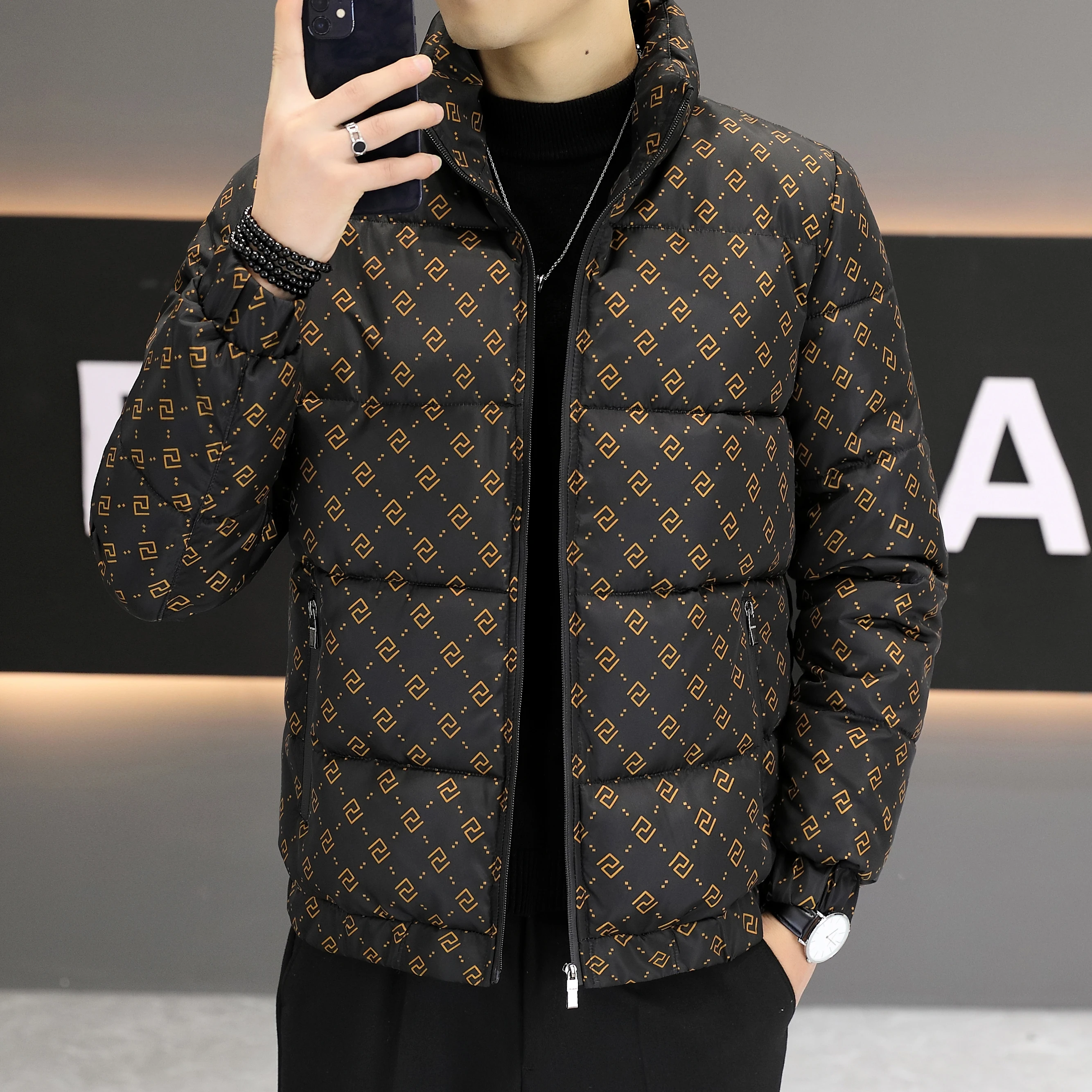 سترة قطنية شتوية للرجال عالية الجودة باللون الأسود والذهبي لعام 2025 سترة قطنية متعددة الاستخدامات للترفيه #4