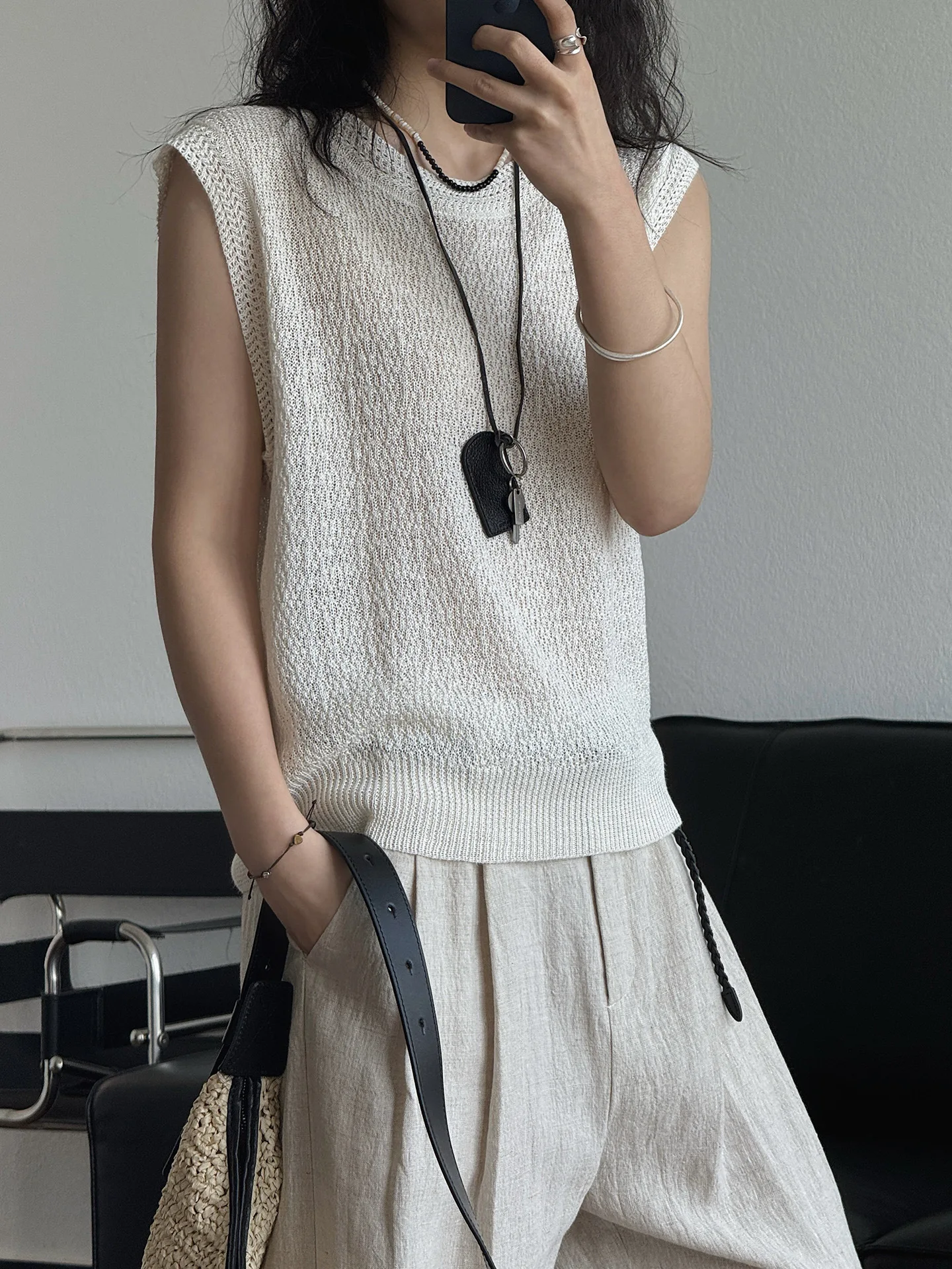Spring and summer women's casual solid color round neck micro hollow design knitted vest