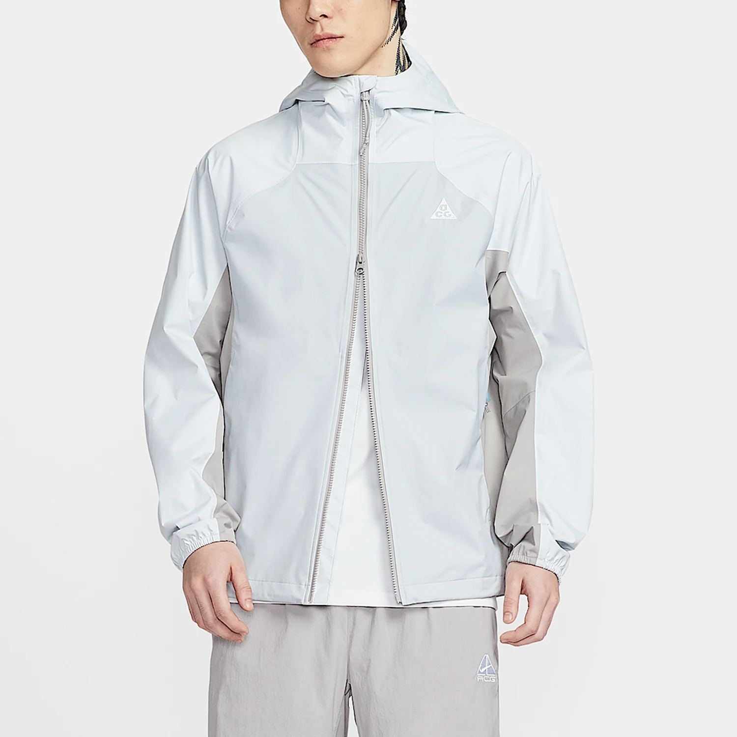 

Оригинальная мужская ветрозащитная тканая куртка Nike с вышивкой для занятий спортом на открытом воздухе IF1144-025