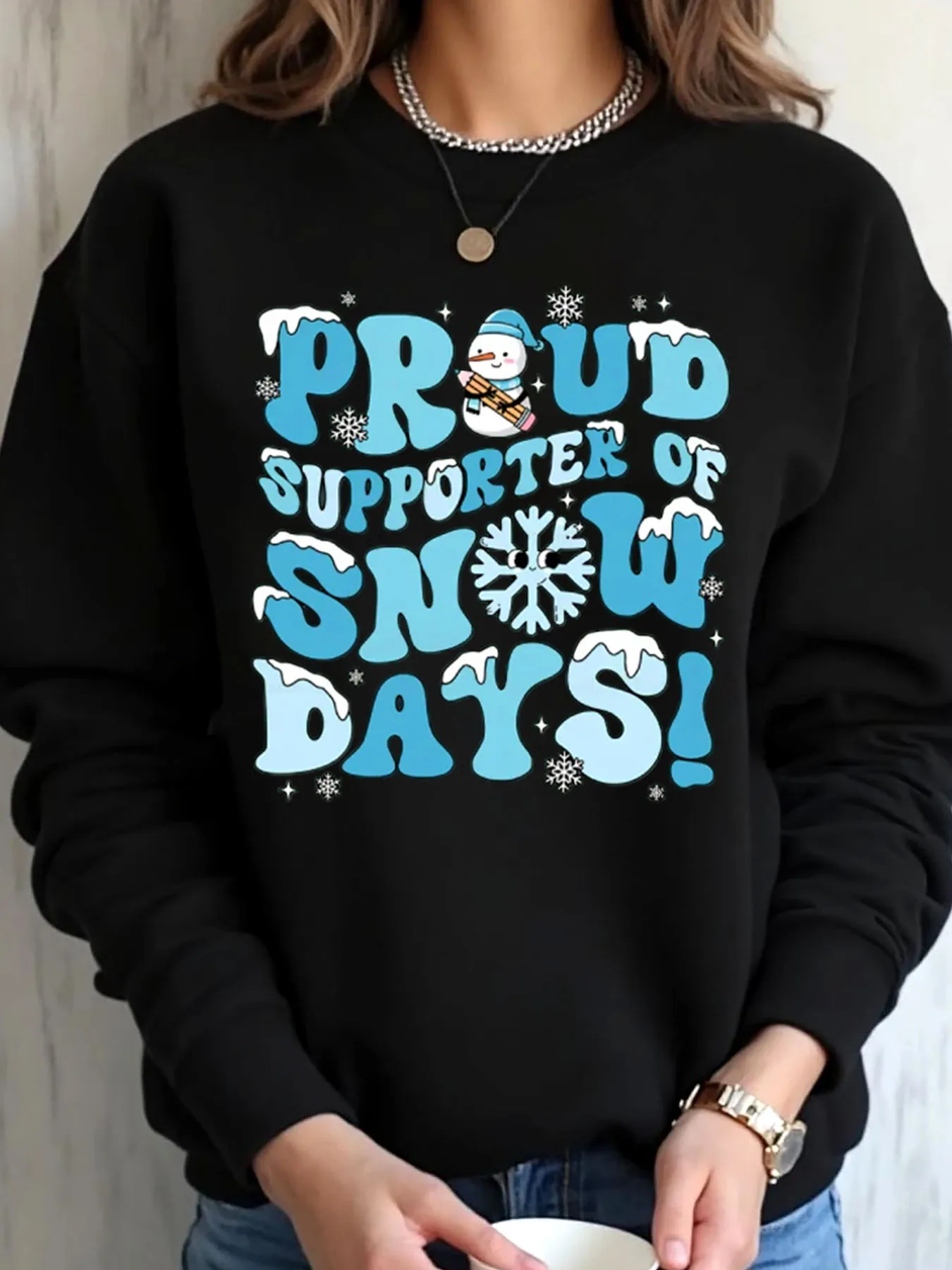 سويت شيرت نسائي كبير الحجم مطبوع عليه رجل الثلج الشتوي فخور لملابس الأيام الثلجية في الهواء الطلق #1