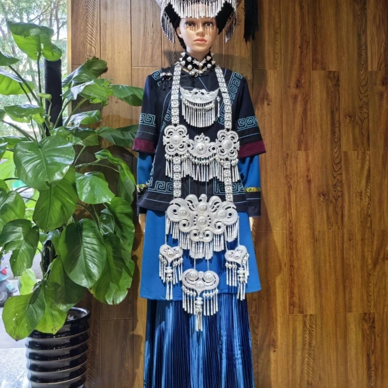 

Yi clothing, high-end handmade dresses, ethnic clothing collection