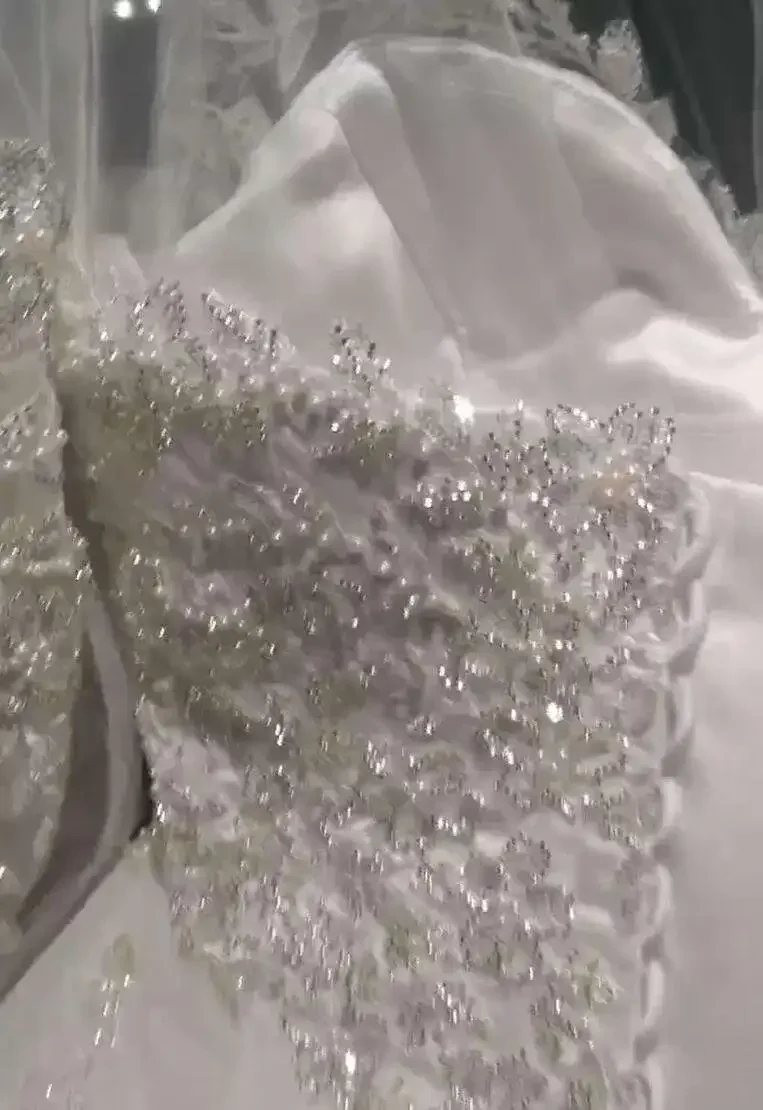 تخصيص مغرفة الرقبة تسلق الخرز الترتر Ballgown فستان الزفاف Vestido De Noiva حجم كبير ثوب الكرة منتفخ فستان زفاف الأفريقي