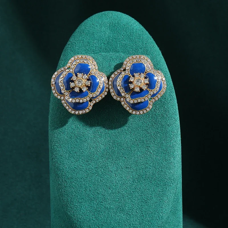 

Dripping Oil Flower Stud Earrings for Women Blue Petals Set with Rhinestones Korean Clothing Accessories for Autumn and Winter