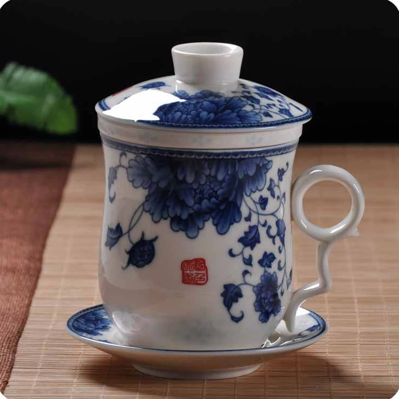 China Jingdezhen ceramic teacup blue and white porcelain personal cup with lid filter meeting bubble cup office