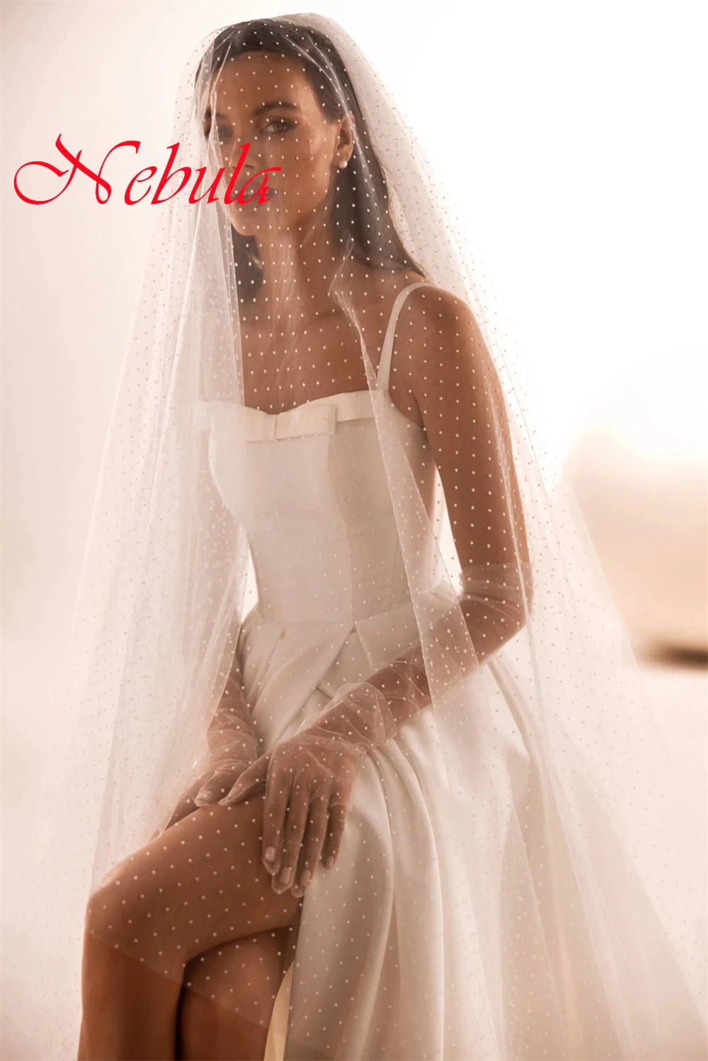 맞춤 제작 고품질 새틴 웨딩드레스 우아한 스트랩리스 스파게티 스트랩 슬리브리스 채플 트레인 백리스 브라이덜 가운