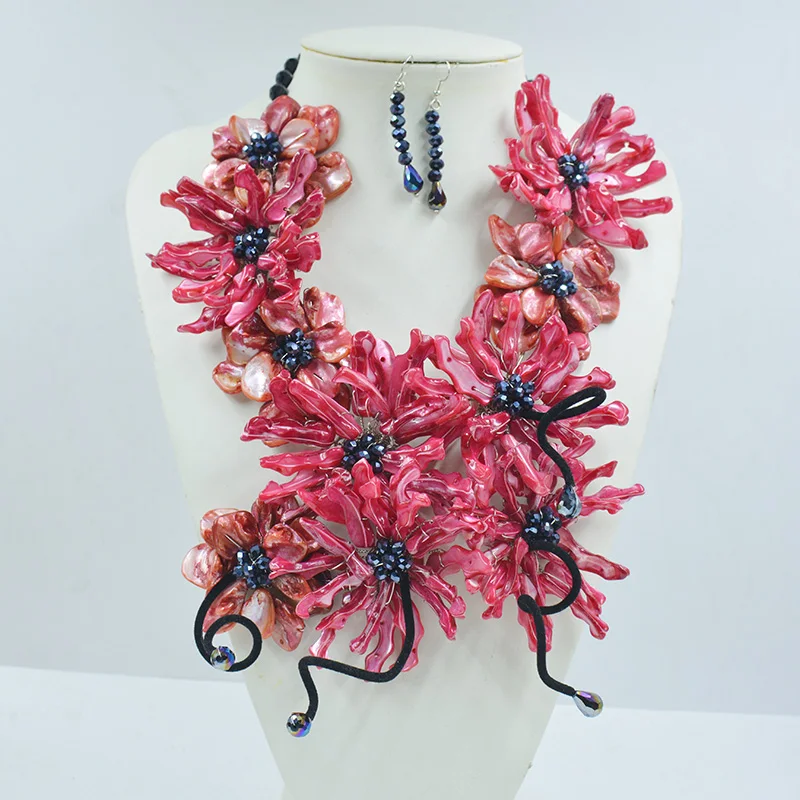 Classic hand woven shell flower necklace. Charm Ladies Wedding Jewelry Collection 21”