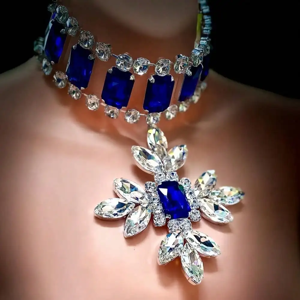 Große geometrische Anhänger-Halskette, Red-Carpet-Schmuck, auffällige Dubai-Strass-Choker-Kette für Damen, Party – Detail 5