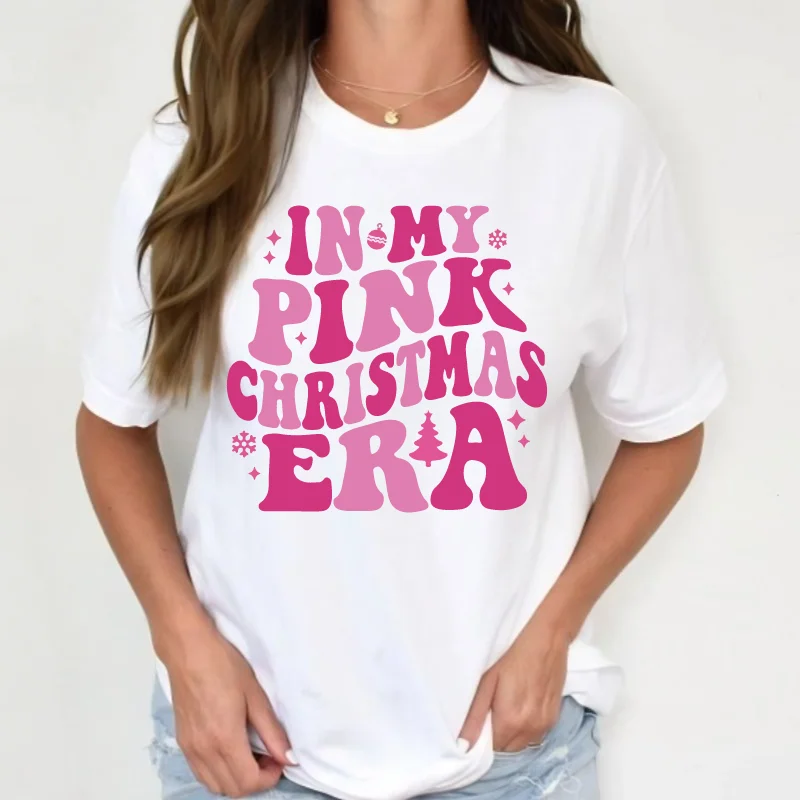 

Футболка Cute'In My Pink с рисунком рождественской эпохи, хлопковая футболка с короткими рукавами и праздничным принтом, удобный топ для праздничных торжеств