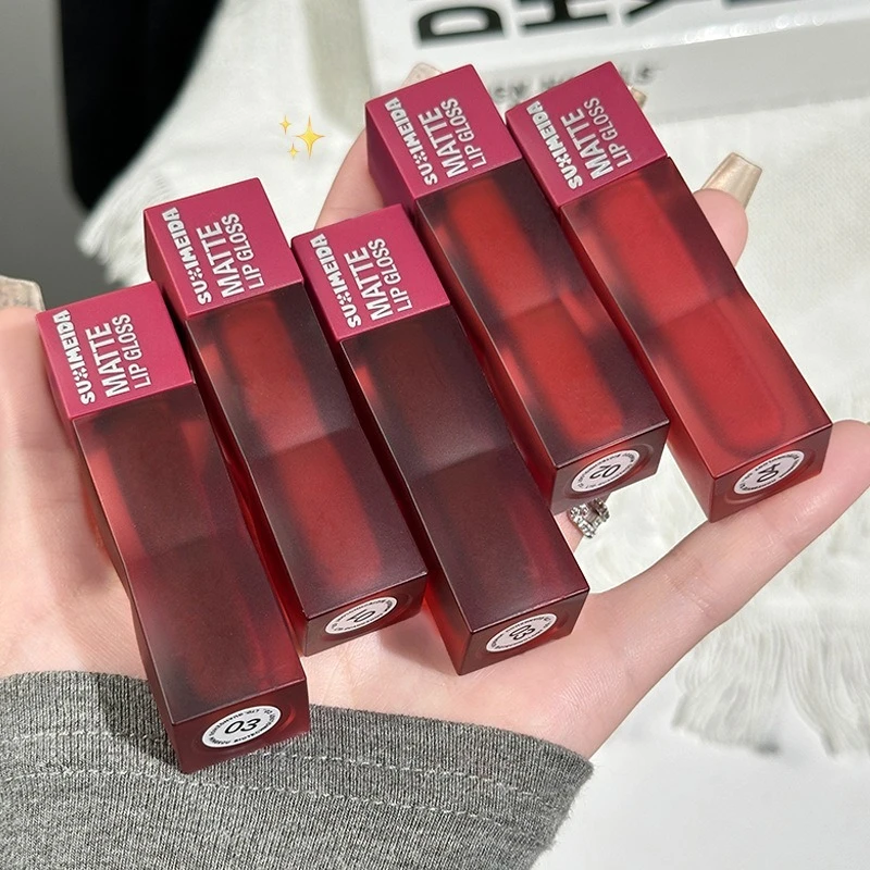 Matowa szminka Punk Red Łatwy w aplikacji błyszczyk Wodoodporny, długotrwały, odżywczy, naturalny odcień ust Nue Sexy Makeup