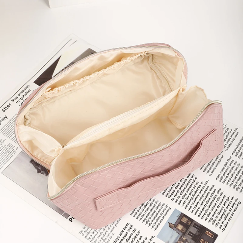 Large Capacity Cosmetic Bag Ladies Cosmetics Storage Korean Waterproof Pu Woven Plaid Embossed Wash Bag Travel Wash Bag