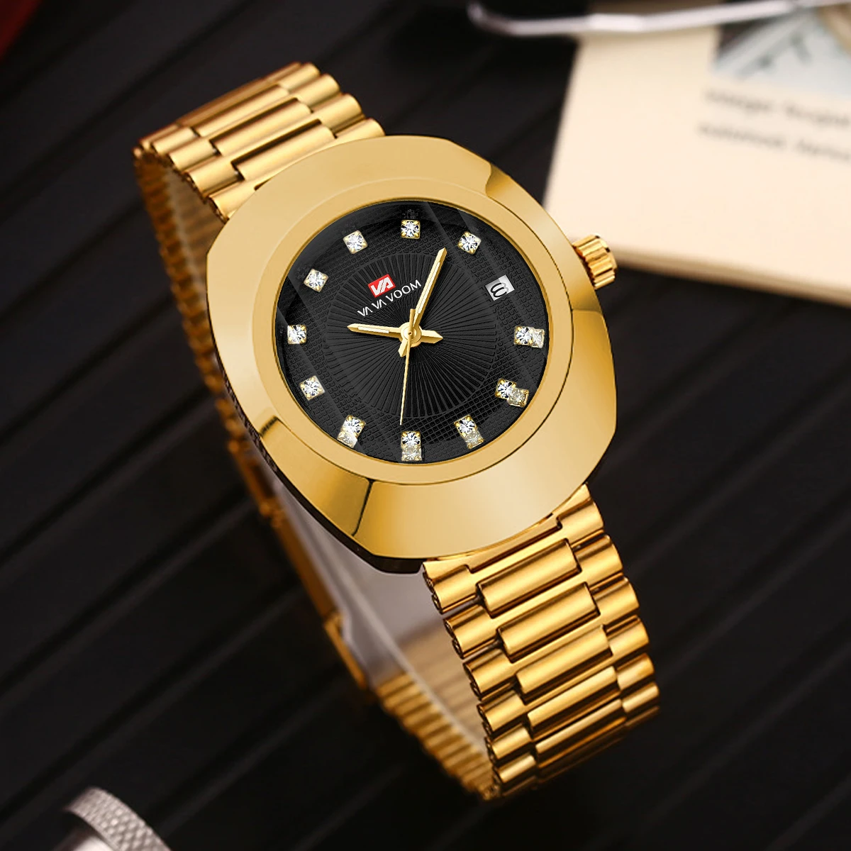 2024 New Luxury Rhinestone Men\'s Watch Fashion 40mm Oval Gold Black Stainless Steel Quartz Movement VA VA VOOM Gift Wrist watch