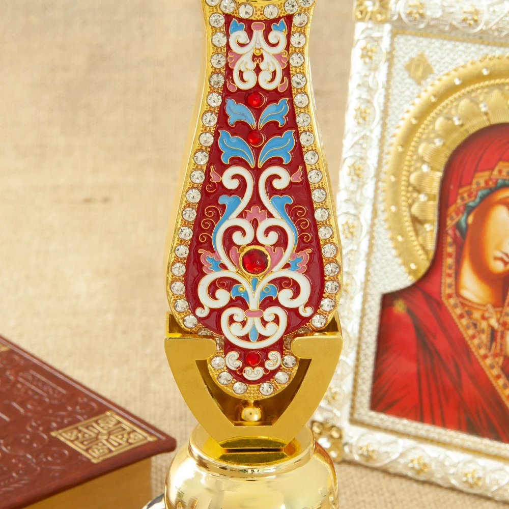 HTISOK Orthodoxer Kreuz-Kerzenhalter, Jesus-Kruzifix mit roter Emaille, vergoldeter Kreuz-Kerzenhalter für Kirchenandacht und Familiengebet – Detail 6