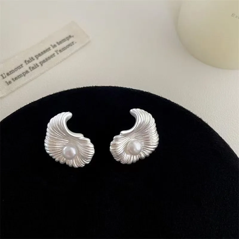 New Gothic Stereo Conch Personality Ancient Silver Stud Earrings for Men Women Hallowmas Punk Jewelry Vacation Accessory Gift