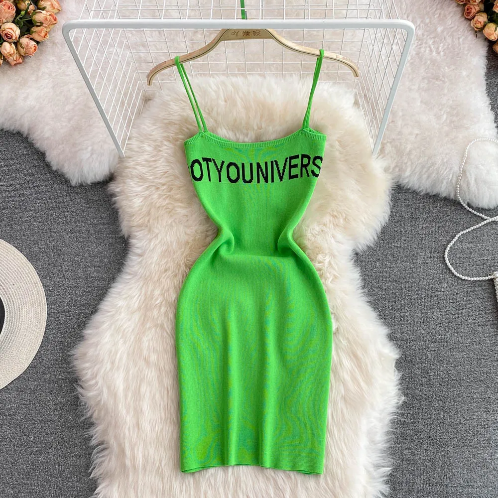 Vestido de verão com estampa de letras de malha, camada base fena, estilo coreano, elástico, moda curta, vestido sem costas