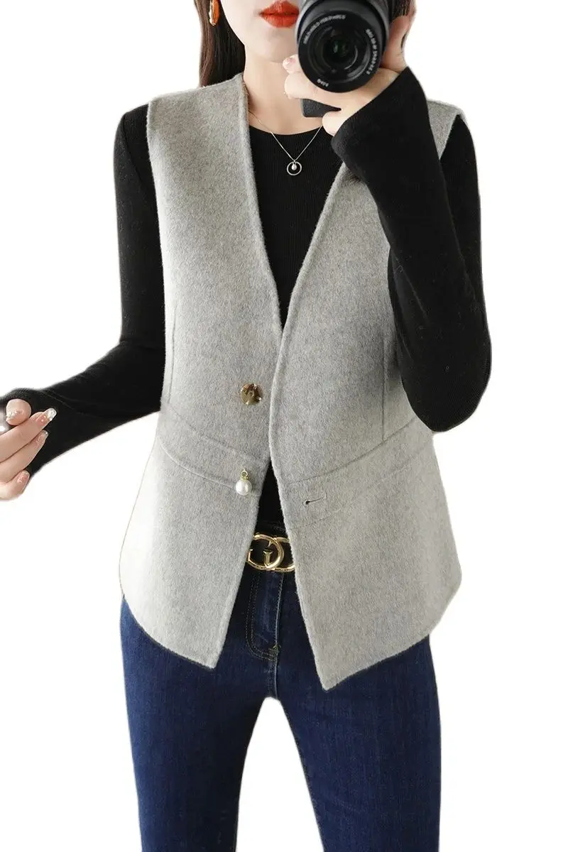 Spring and Autumn New Ladies' Vest 100% Pure Wool Woolen Vest Fashion Sleeveless Coat Buckle Top Trend All-Matching Women's Wear