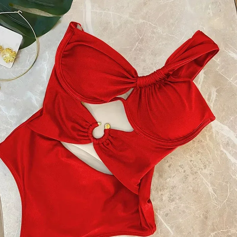 Chique een schouder bikini's badmode vrouwen sexy backless uitgehold onregelmatig eendelig badpak 2023 nieuwe bodysuit badpak