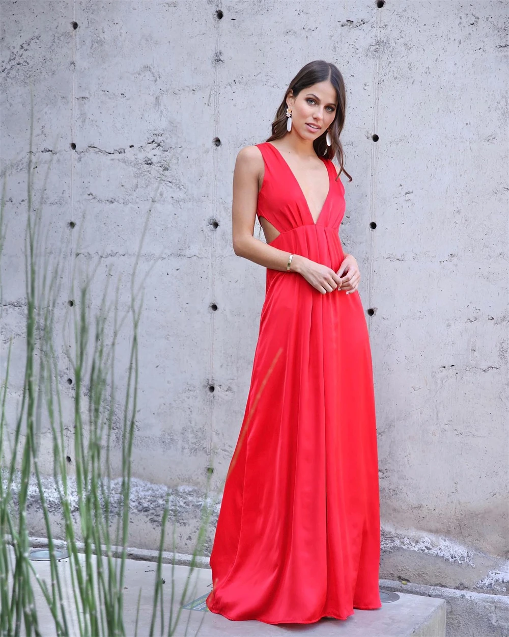 

Customized Classic Red Satin Evening Dress V-Neck Cap Sleeve Sleeveless Celebrity Gowns Soft Bespoke Occasion Gowns F