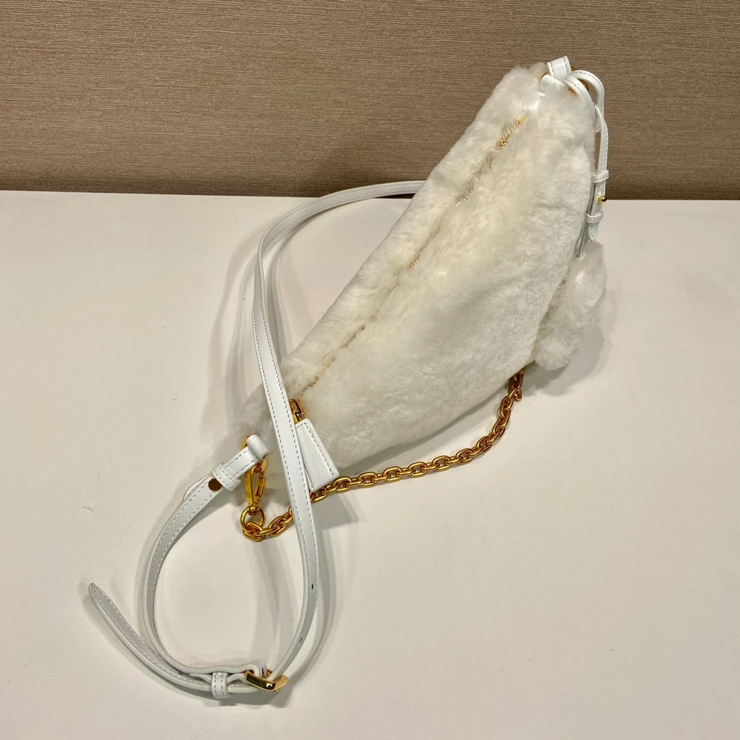 

Luxury Designer Winter Women Bag Famous Brand Fashionable Trendy Chain Shoulder Crossbody Soft Fur Solid White Color Handbag