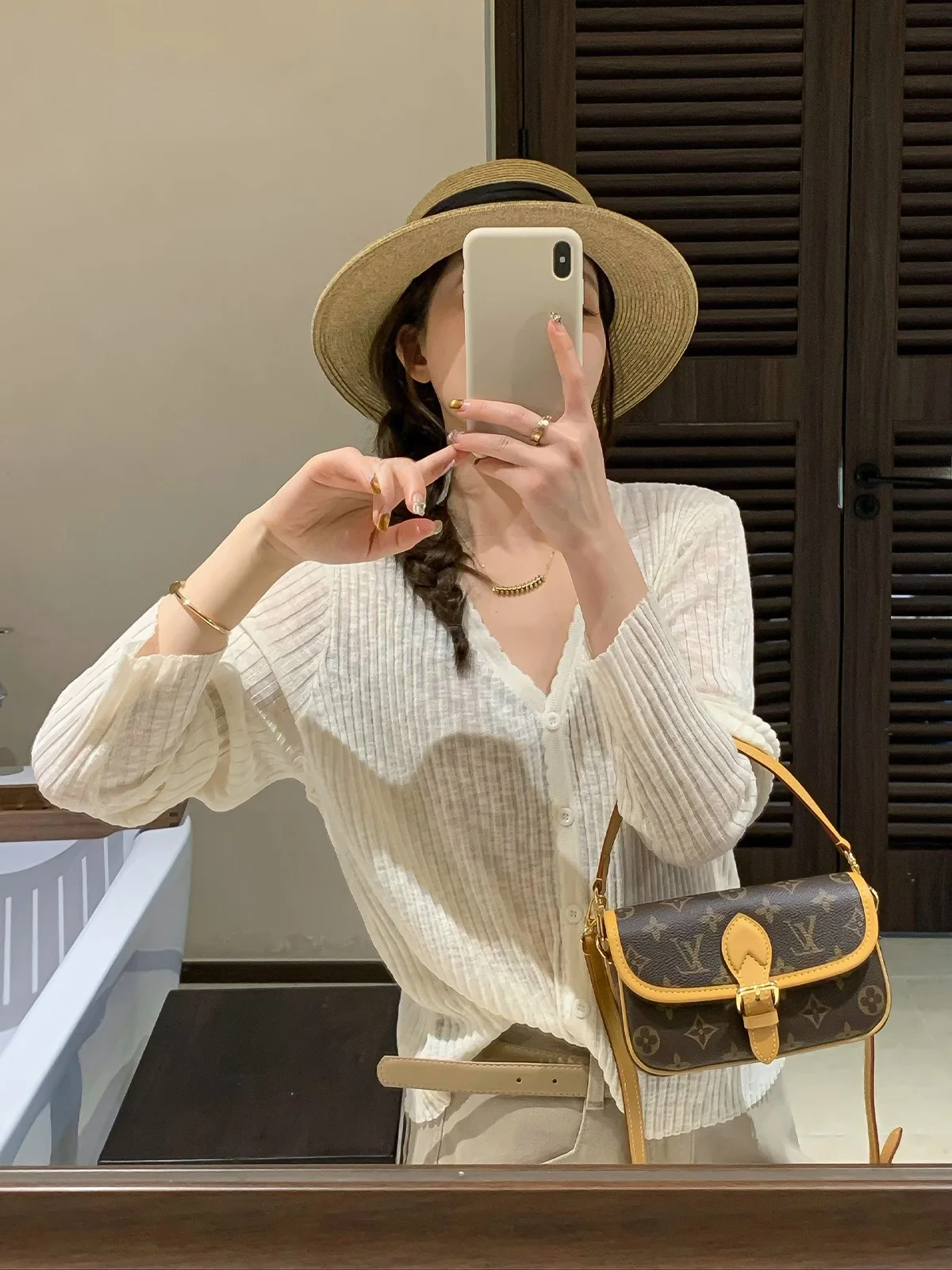 

Женский вязаный кардиган Love Devil Fish с длинными рукавами и V-образным вырезом, повседневный стиль, весна 2026, корейская версия, стандартный крой, трикотаж