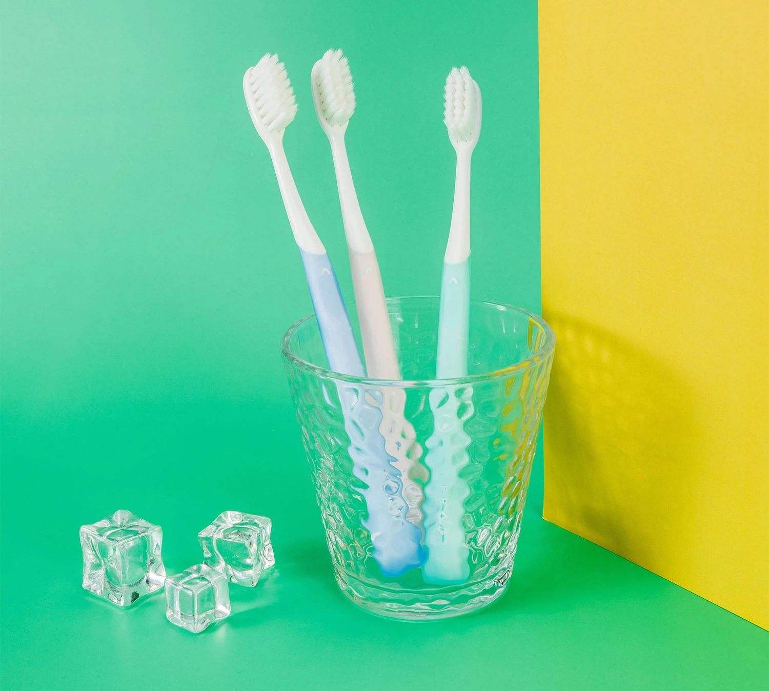 Thin-filament ultra-soft bristle manual toothbrush for men and women for adults