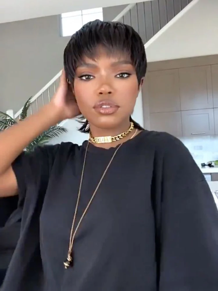 Parrucca Pixie Cut Capelli umani per donne nere con frangia Parrucca corta a strati nera naturale diritta completa fatta a macchina