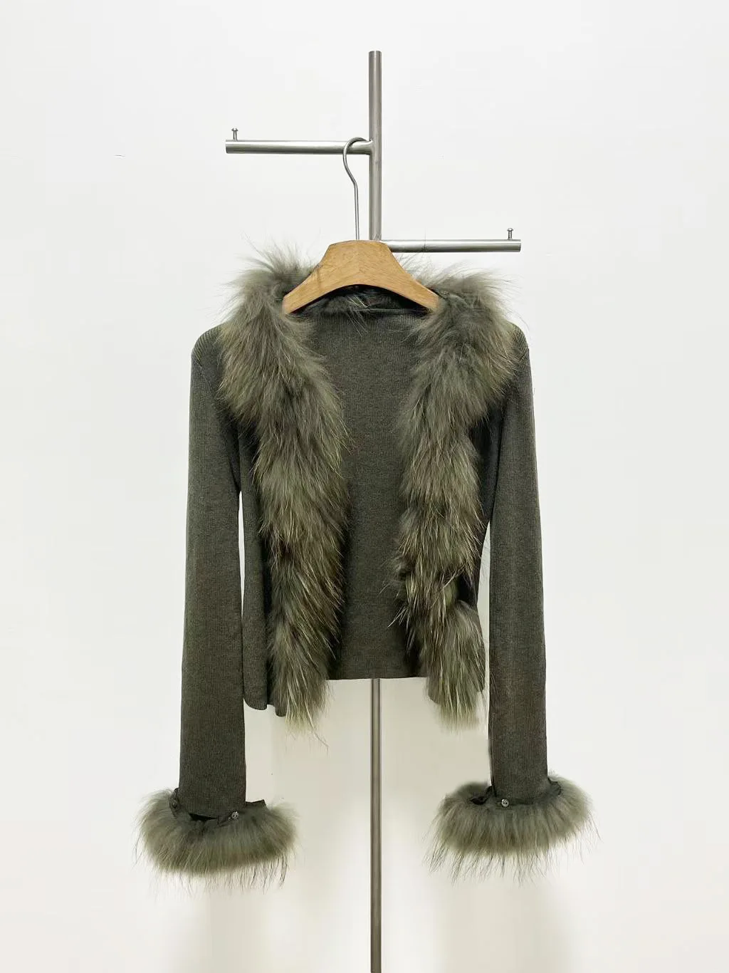 

Съемный короткий вязаный свитер с меховым воротником и облегающим кроем, универсальный женский вязаный свитер на зиму 2021 года.