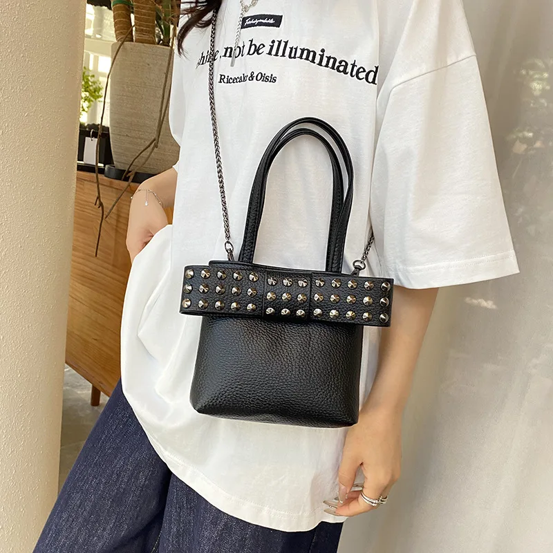 

Fashion Versatile PU Rivet Women Shoulder Bag Luxury Rivet Crossbody Bag Lady Trendy Phone Bag New Solid Color Studded Handbag