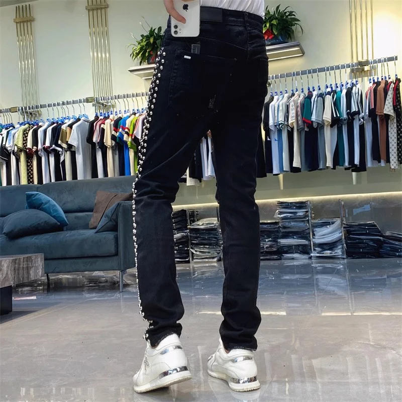 Siyah 2024 elastik Slim Fit tahrip yırtık pantolon Homme sıska Rhinestones streç Denim pantolon Streetwear perçin erkekler kot