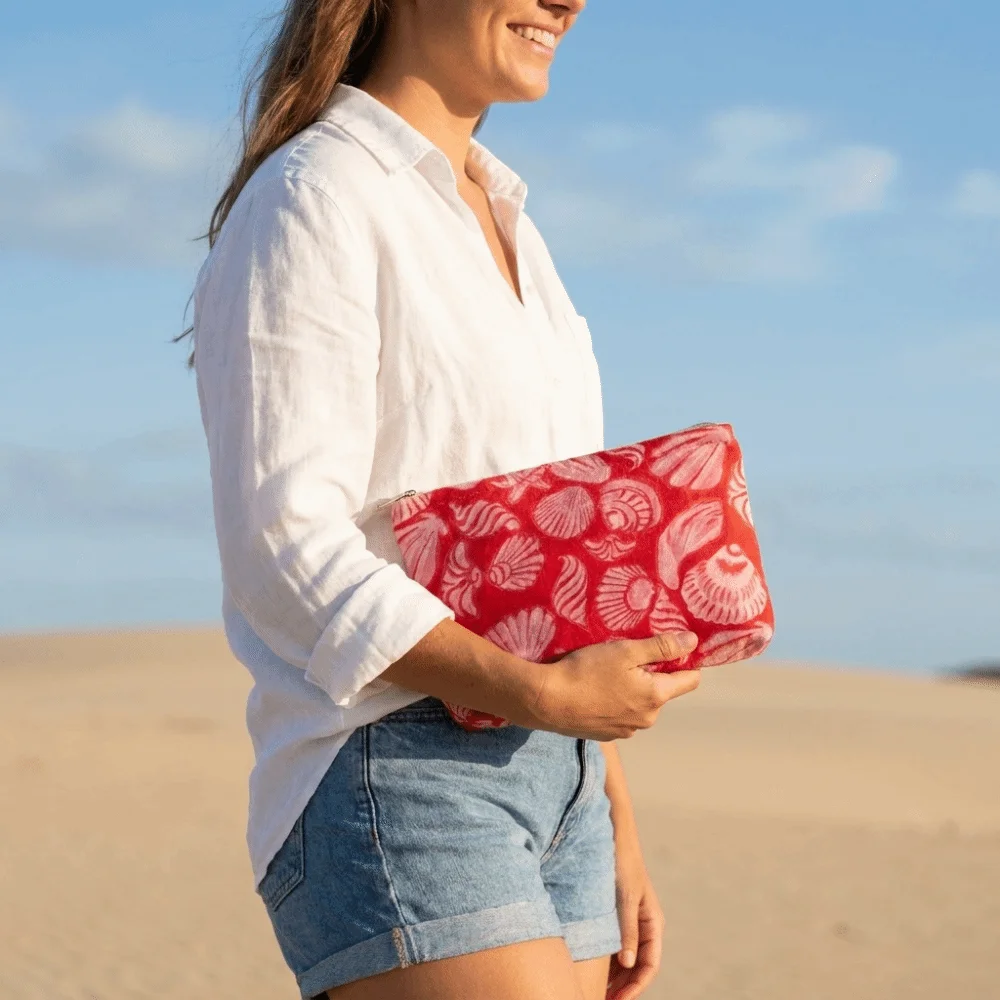 Minimalist Large Capacity Shell Cosmetic Bag Red Handheld Women Toiletry Bag Korean Style Cosmetic Case Makeup Bag Girls