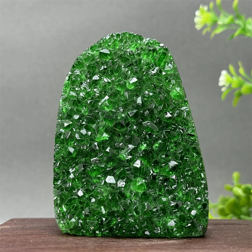 

Brazilian Rare Green Crystal Geode Mineral Raw Stone Crystal Cluster Aura Healing Meditation Wealth Gathering Home Decoration