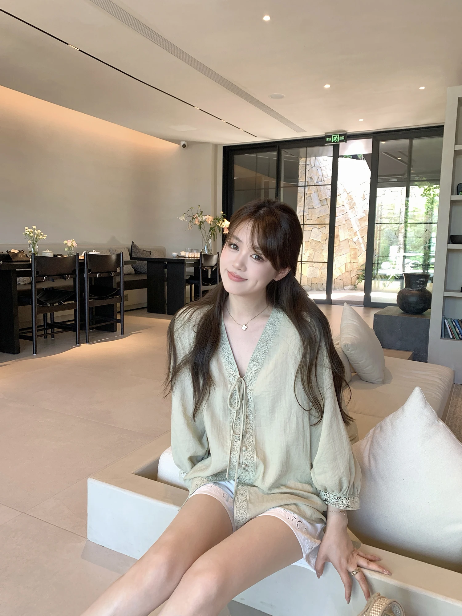 

AHY New Summer Loose V-neck Lace Shirt Serene Atmosphere Mixed Flax Lyocell Small Shirt Long Sleeve Commute Style Pure Color