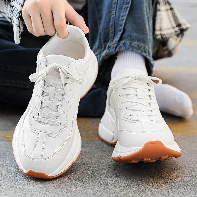 

Классические туфли для папы — парная обувь. Мужская обувь на толстой подошве. Повседневные кроссовки-лифты на толстой подошве. Необходимая для поездок на работу.