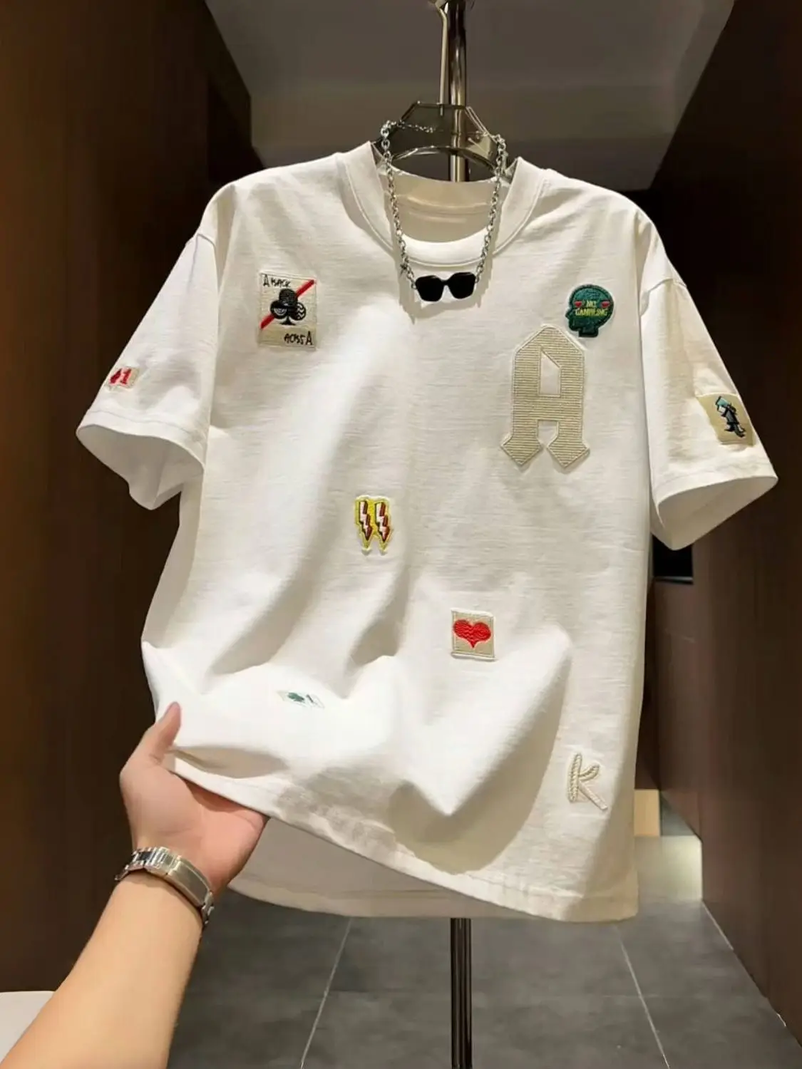 

Новая модная футболка с вышивкой, мужская свободная футболка с круглым вырезом, универсальная, стильная, молодежная, трендовая, весна-лето