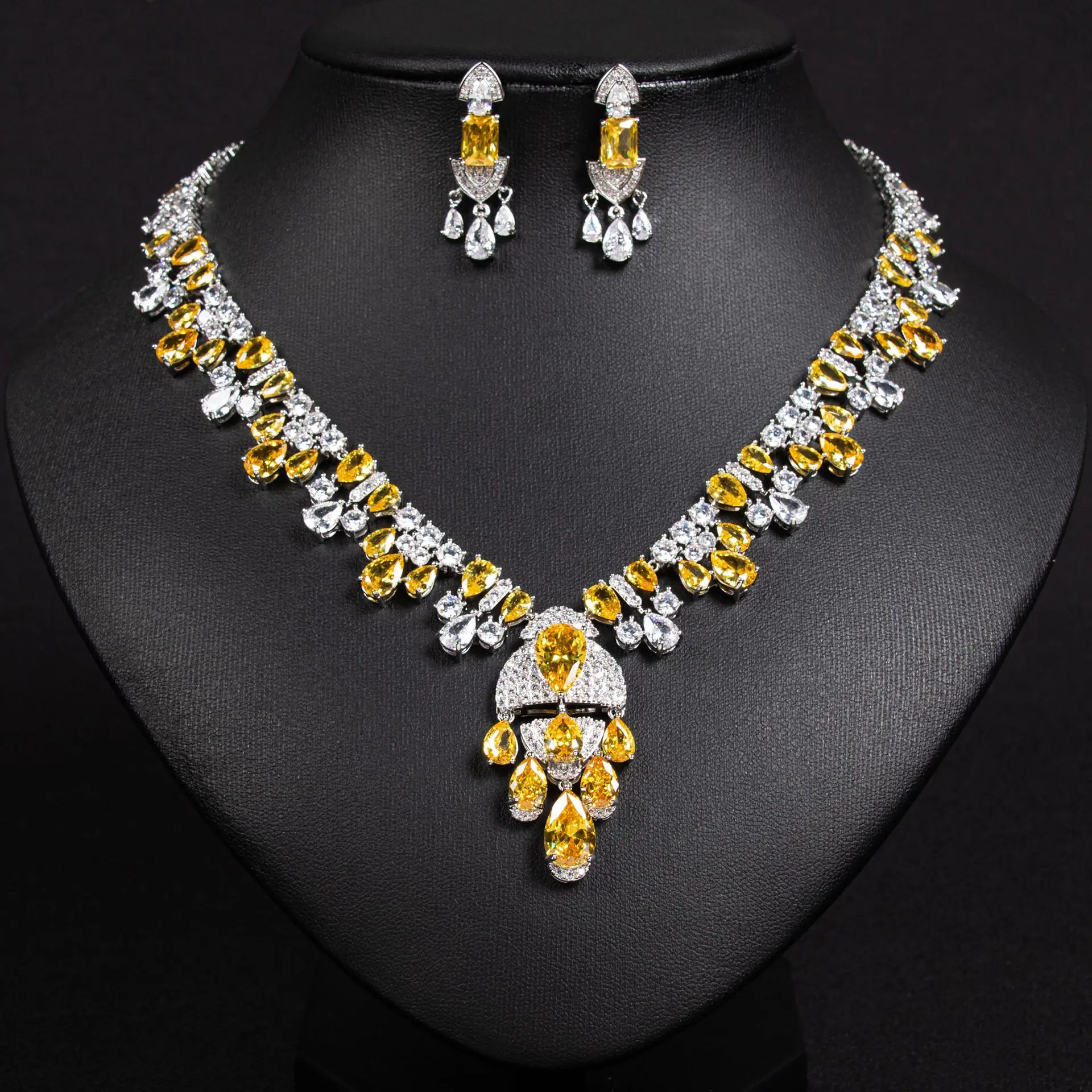 HIBRIDE Gentle Premium 2 Piece Sparkling Necklace Earrings Multicolour Jewellery Set Banquet Prom Wedding Gift Party Women S-804