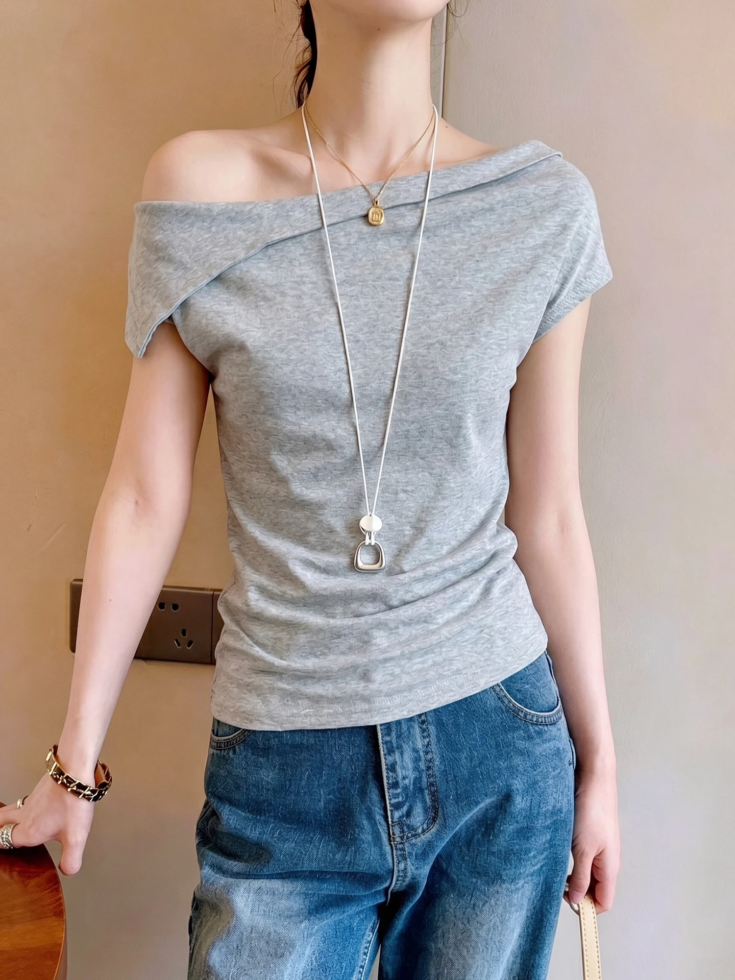 

Fashionable Versatile Shoulder Bared Comfortable Short Sleeve Base Tee Slimming Women's T Shirt Korean Style Commute Fashion