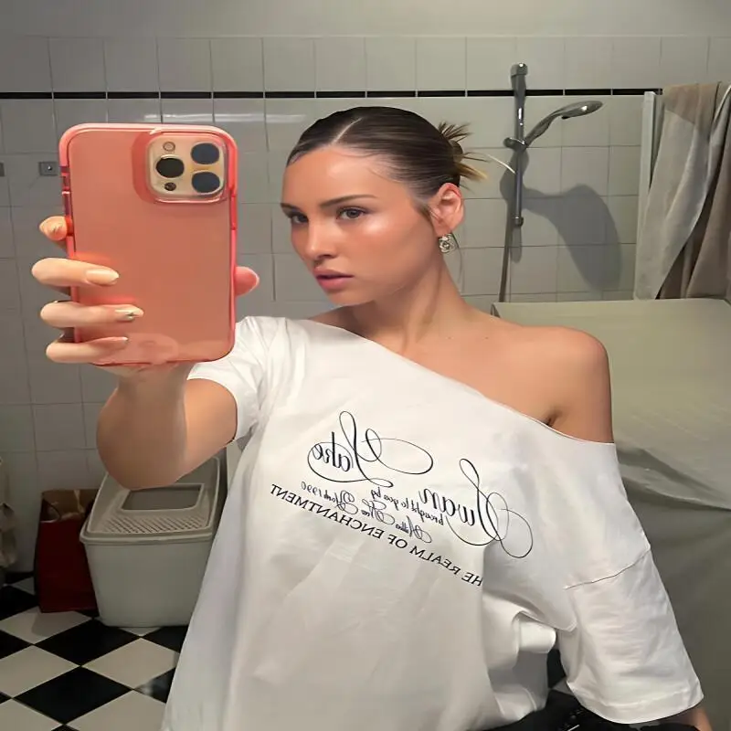 

Женская хлопковая футболка для внешней торговли, уличная мода, лето 2025, новинка, с американским буквенным принтом, с открытыми плечами, с коротким рукавом, свободного кроя