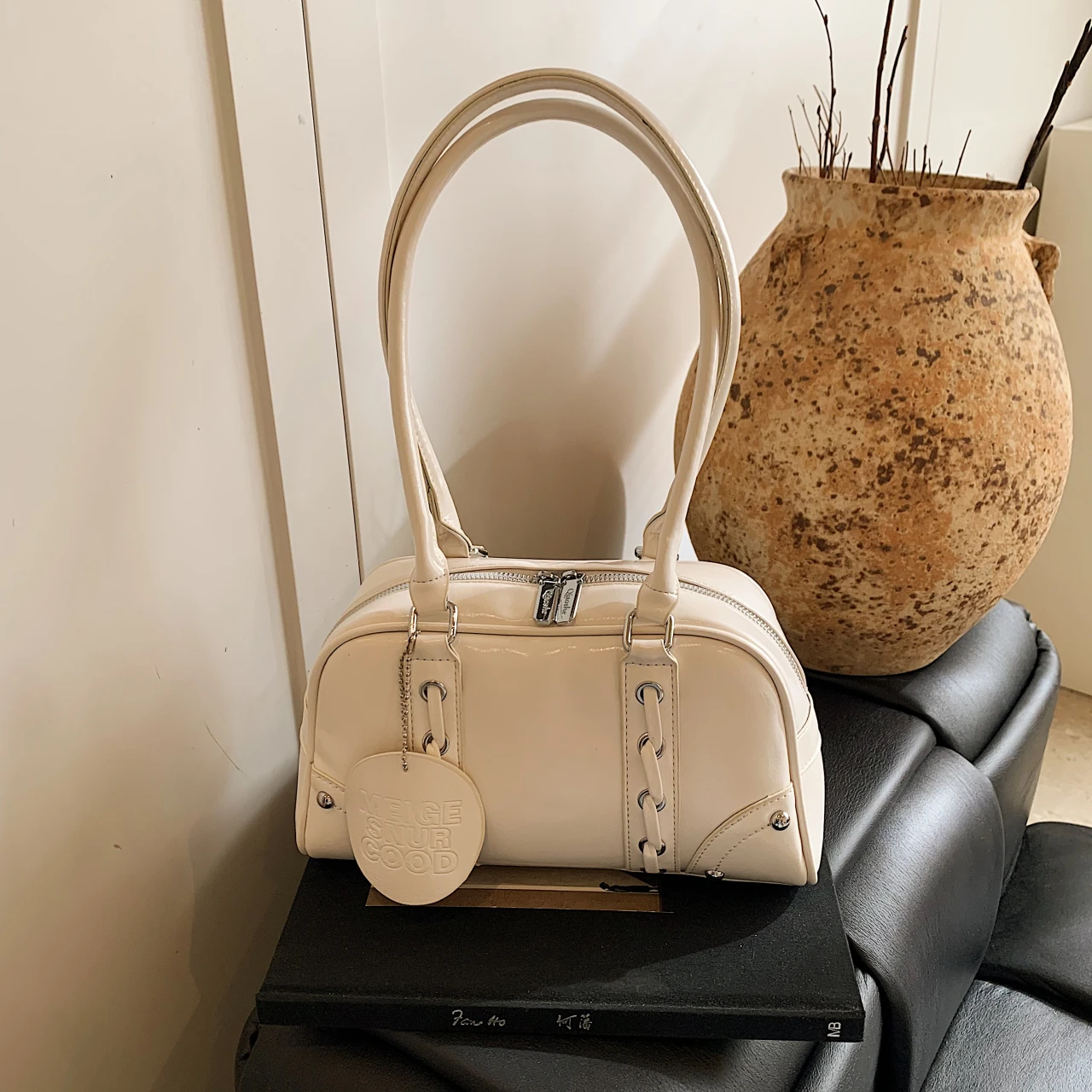 

Small niche underarm bag, women's large capacity 2025 new spring/summer commuting single shoulder handbag