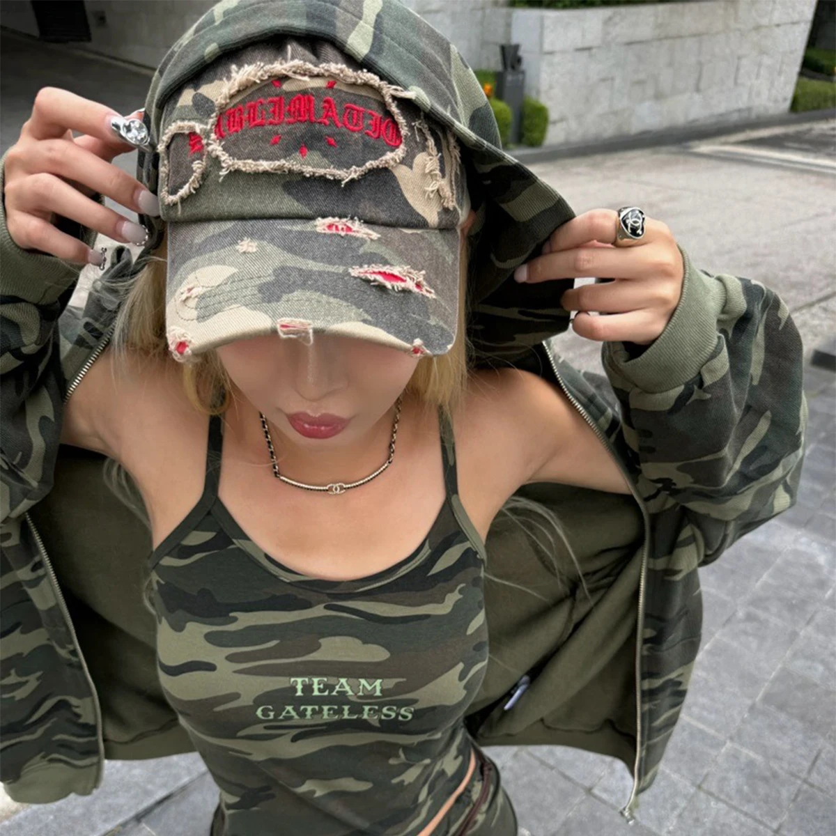 새로운 남여 깨진 스타일 산스크리트어 자수 야구 모자 다목적 미국 양산 위장 정점 모자 패션 개인