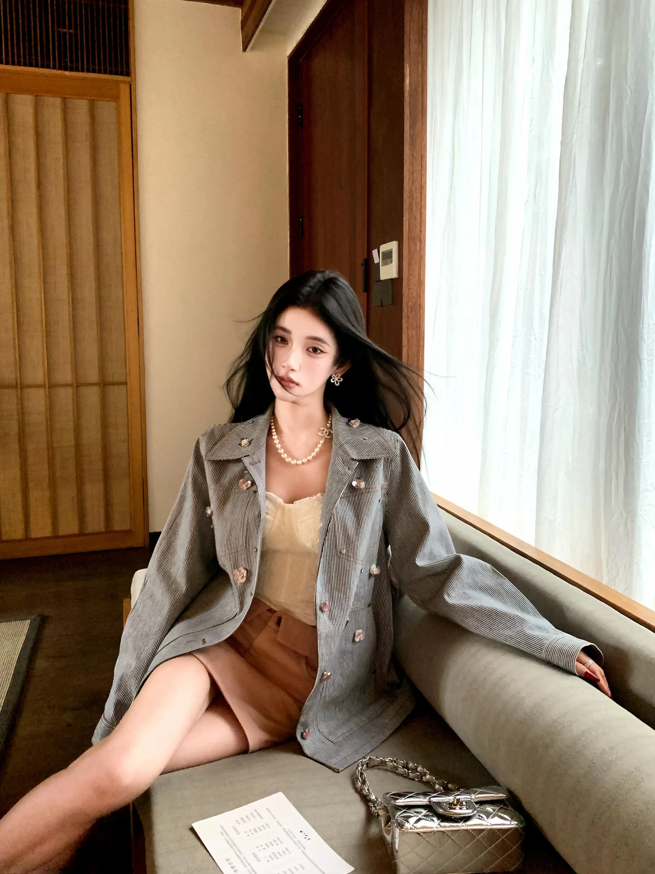 

Handmade Bead Striped Loose Fit Vintage Design Casual Style Women's Short Denim Jacket Spring Season Button up Shirt Collar