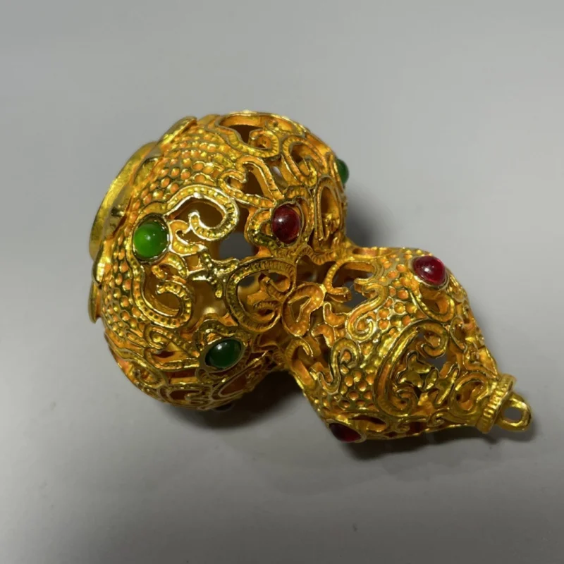 Hollowed-out ornament, gilded and cast using ancient techniques, inlaid with gemstones, gourd-shaped decorative tab