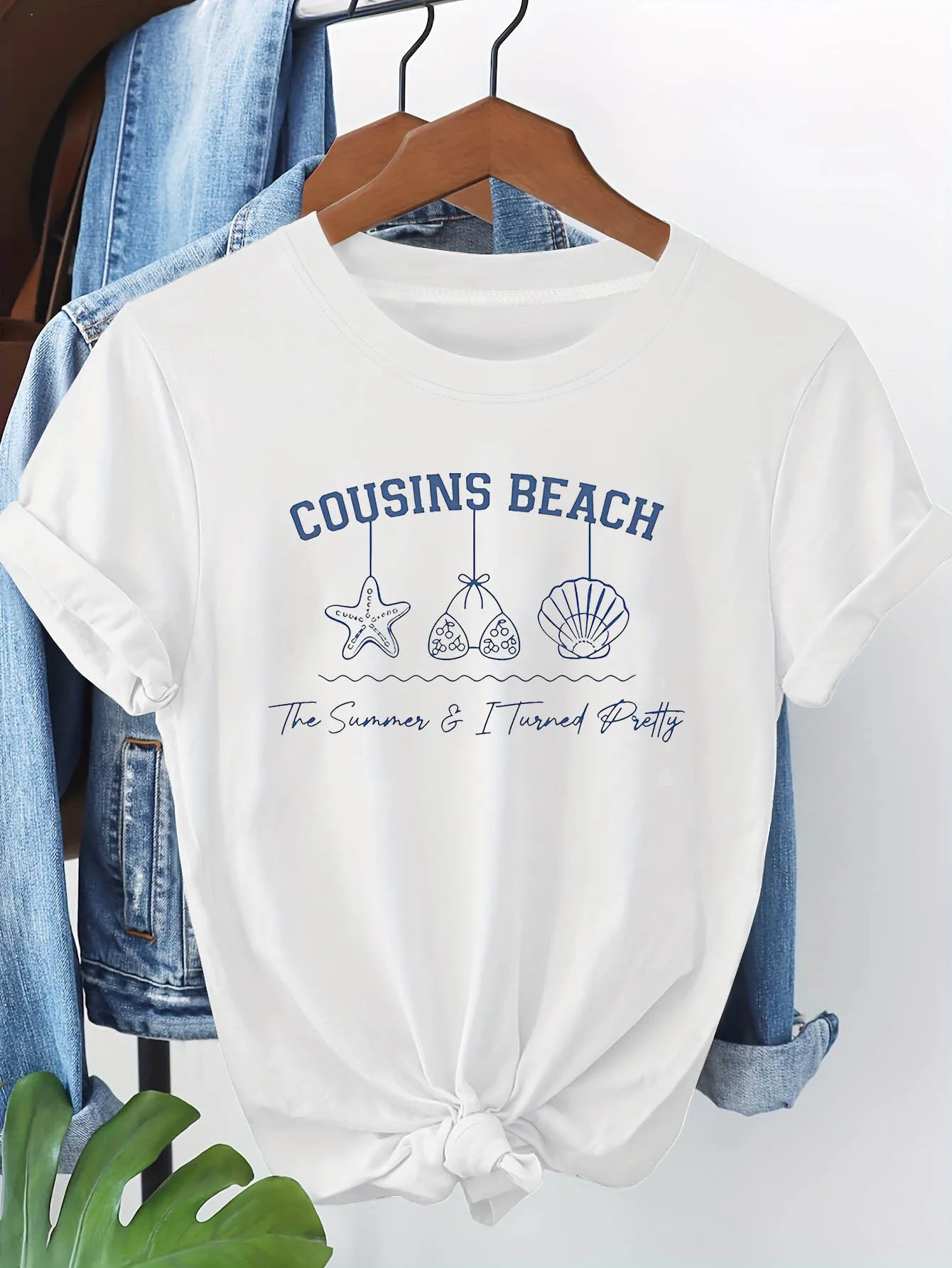 Cousins Beach Coastal Element Print Women'S T-Shirt, Beach Vacation & Cousins Gathering Fresh Style Short Sleeve Summer Vibe Tee