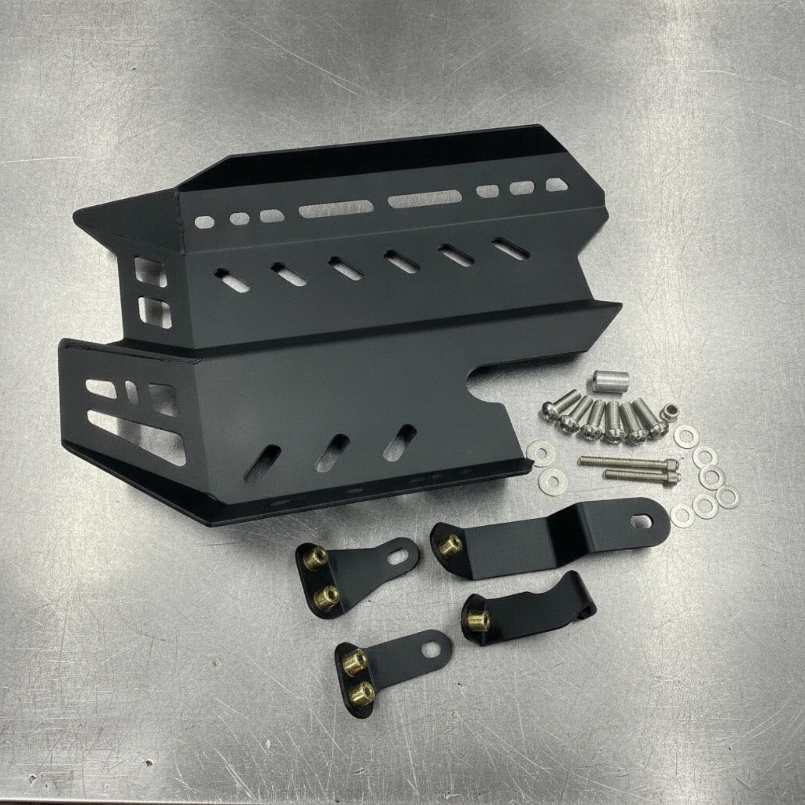 Skid Plate with Mounting Brackets Bolt-on Motorcycle Skid Plate Engine Sump Guard Slotted Under-Engine Guard Defensive