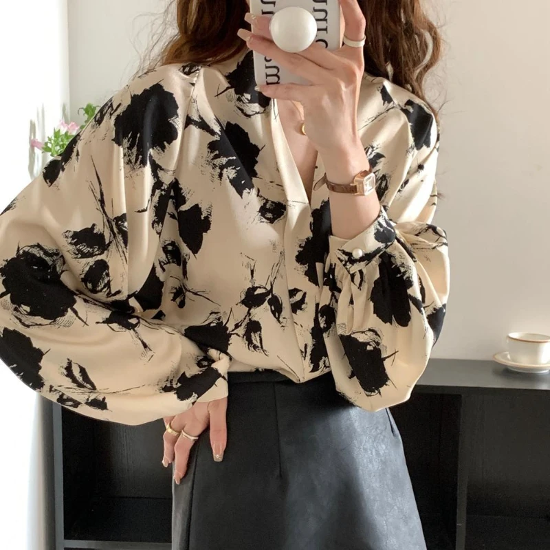 Fashion Elegant Spring/Summer New Button Women\'s V-Neck Printing Temperament Simplicity All-match Loose Long Sleeve Shirts Tops