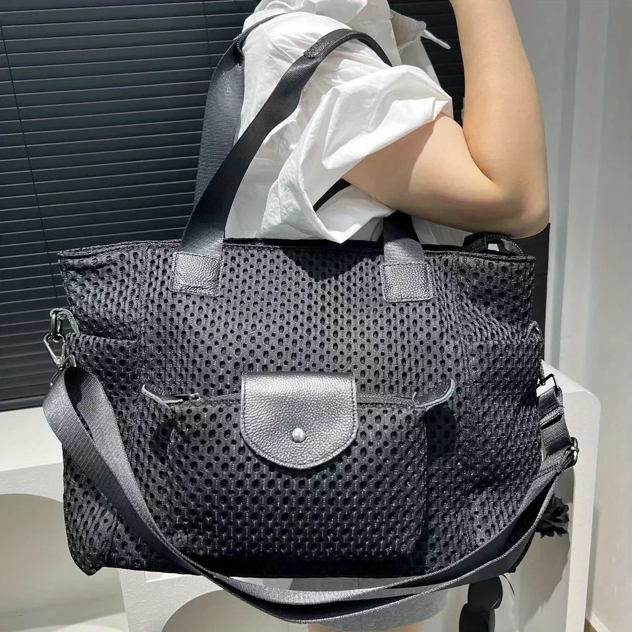 Women's Fashion Lightweight Oxford Cloth Short Distance Travel Bag Multi-Pocket Casual Mesh Large Capacity Shoulder Bag