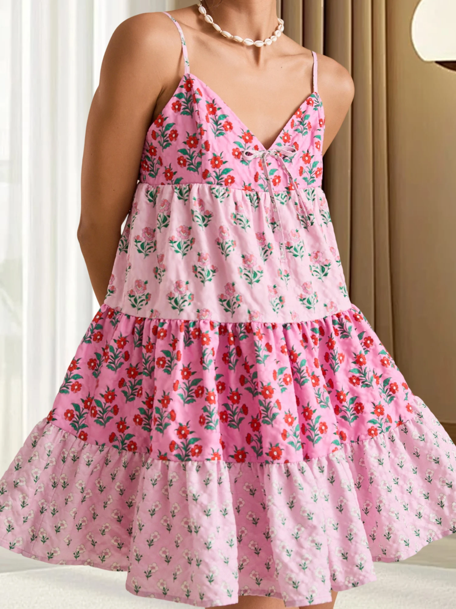 Mini abito estivo da donna di nuova moda senza maniche aperto sul retro con scollo a V stampa floreale abito con cinturino per spaghetti vendita calda SML