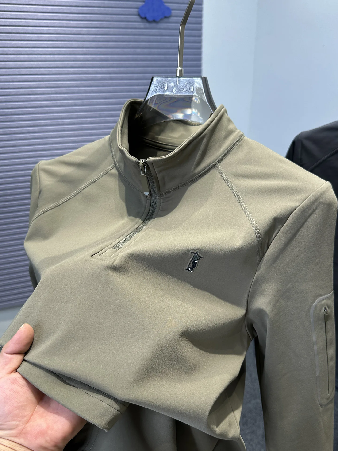 

Мужская спортивная толстовка на молнии с длинным рукавом, воротником-стойкой, повседневная, модная, из полиэстера, с микроэластичной тканью и логотипом.