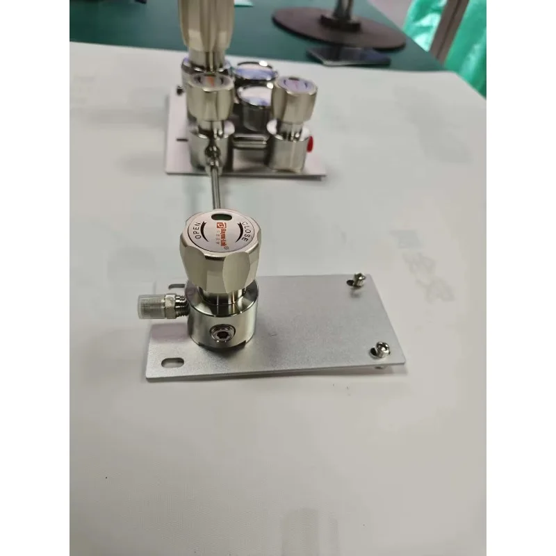 316L Stainless Steel UHP Gas Control System Extended Manifold For Argon CO2 Helium